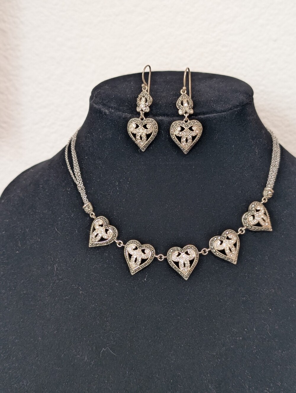 Victoria Crowne and Co. Vtg Sterling Marcasite 16" 5 Heart Necklace and Earrings
